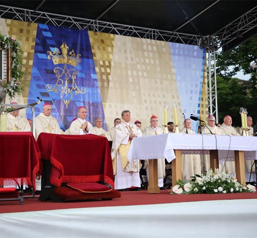 Kardinal Grech predvodio proslavu svetkovine Majke Božje od Kamenitih vrata ispred zagrebačke Prvostolnice